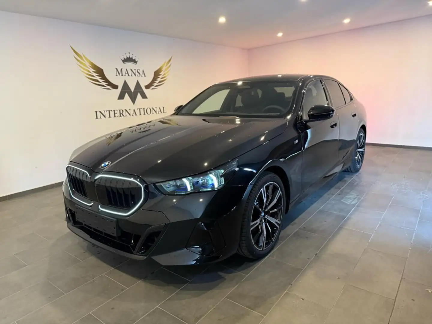 BMW 520 i Aut. M SportPro/FULL/CARB/B&W/MY25 Zwart - 1
