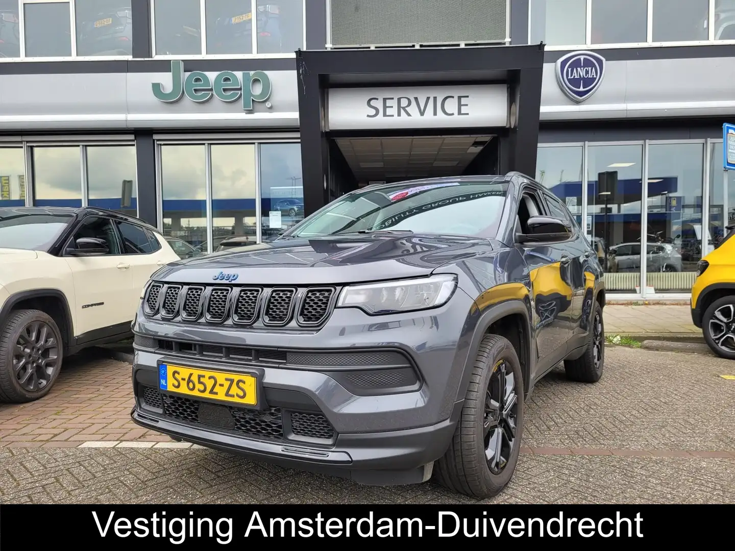 Jeep Compass 1.3T 4XE Plug-in hybride 190pk automaat Night Eagl Gris - 1