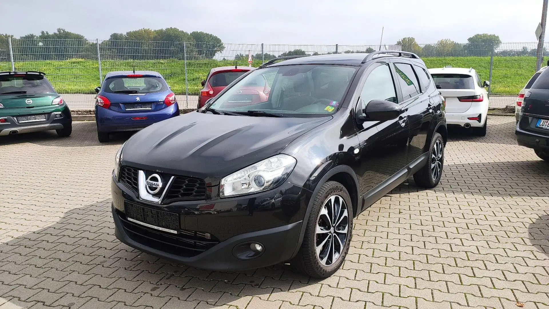 Nissan Qashqai +2 360°Cam+4X4+7-Sitzer+NAVI+Pano+BT+Tel Schwarz - 1