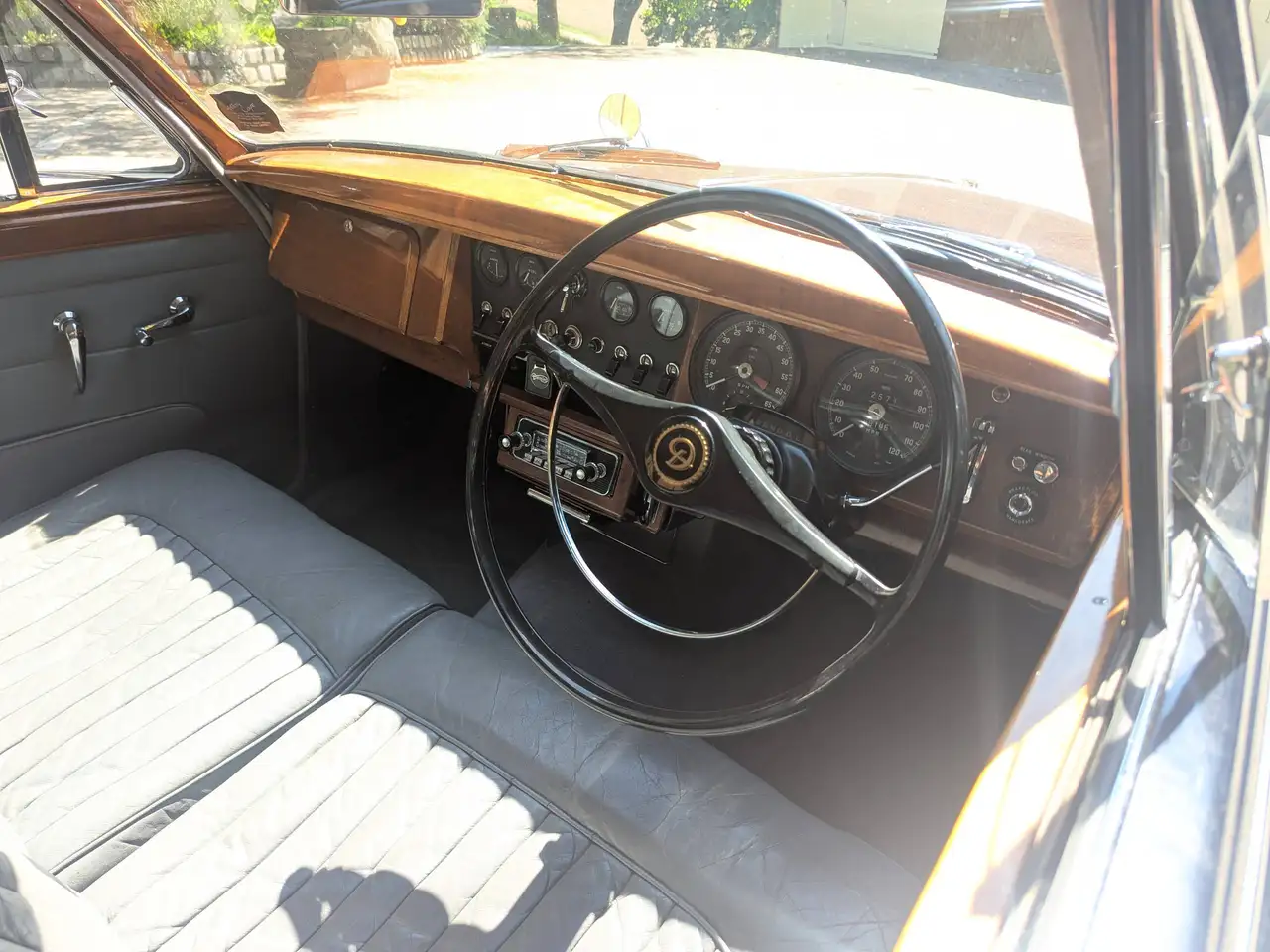 Jaguar Daimler 250 V8, foto 6