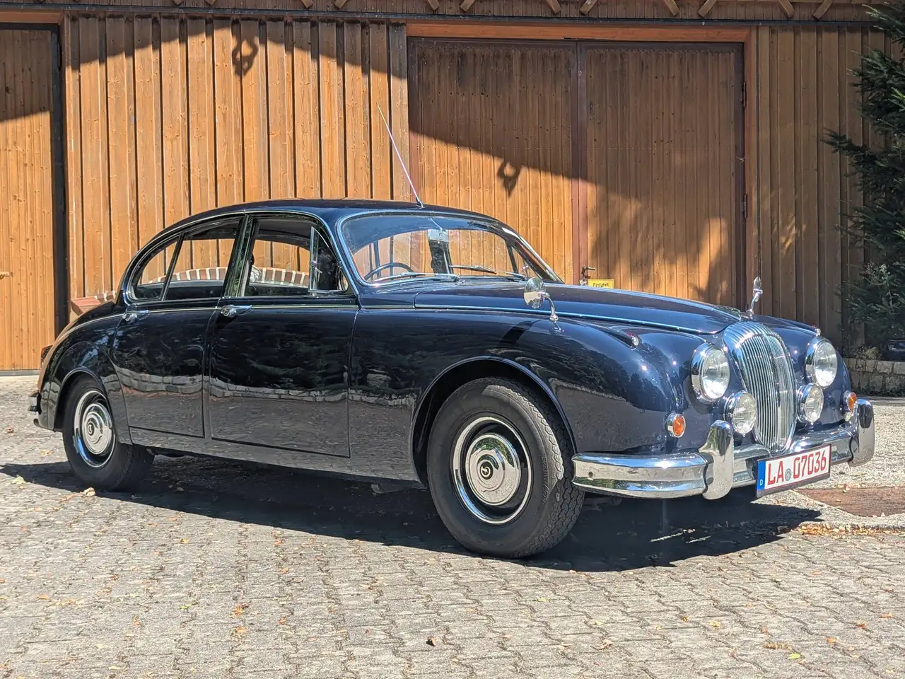 Jaguar Daimler 250 V8, foto 4