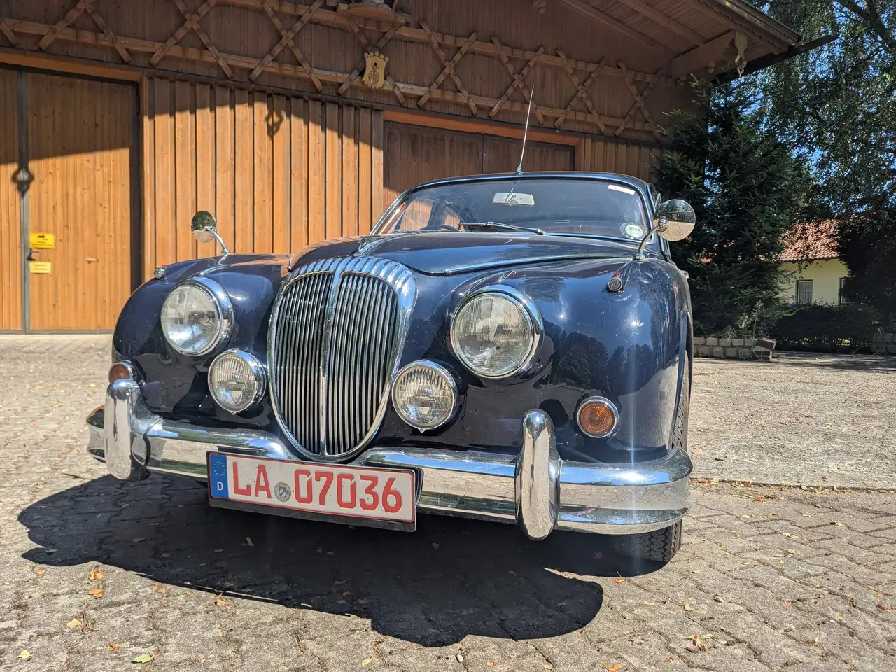 Jaguar Daimler 250 V8, foto 3