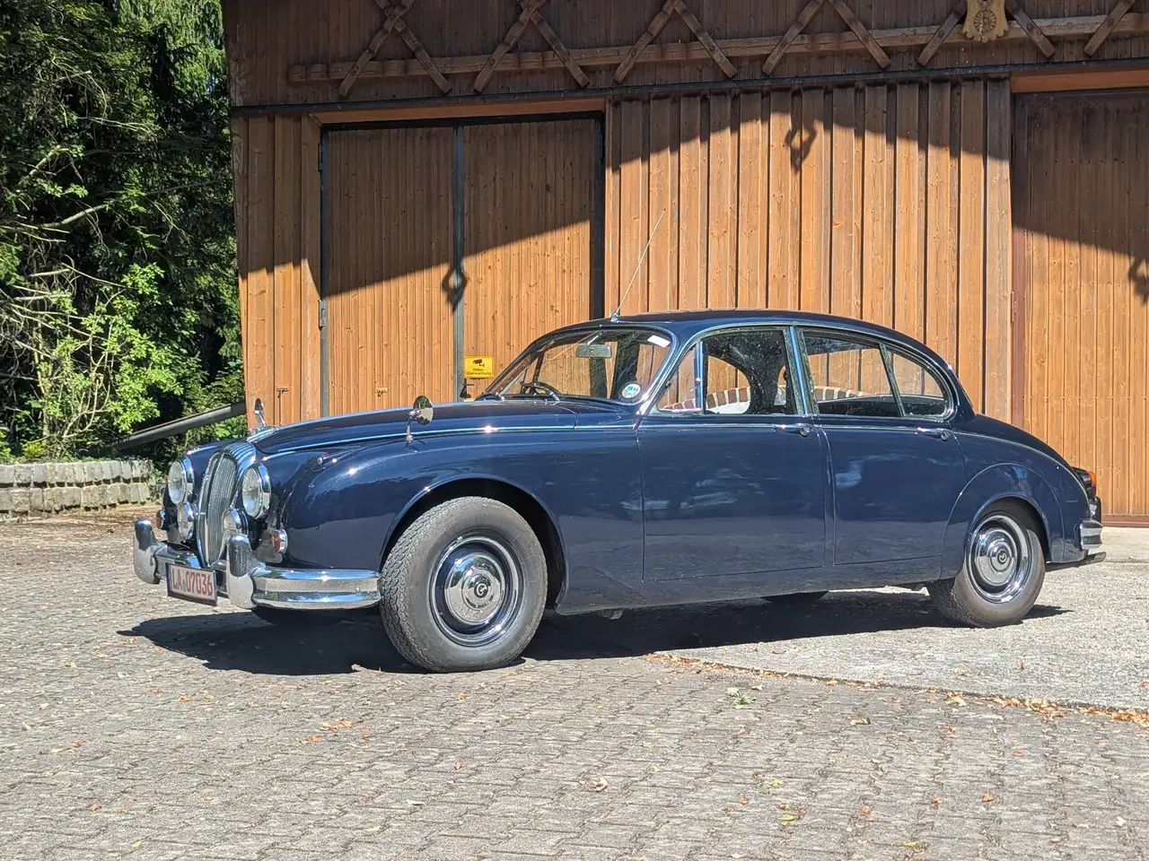 Jaguar Daimler 250 V8, foto 1