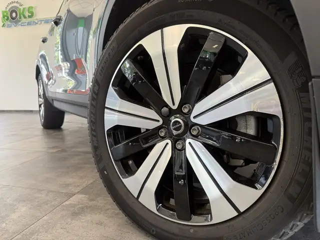 Volvo XC40 view 5