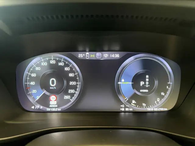 Volvo XC40 view 11