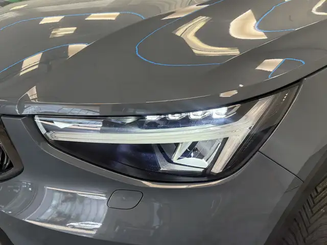 Volvo XC40 view 4