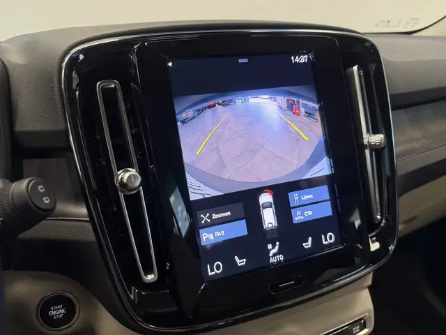 Volvo XC40 view 23