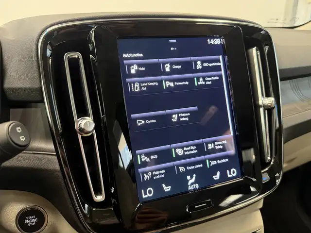 Volvo XC40 view 27