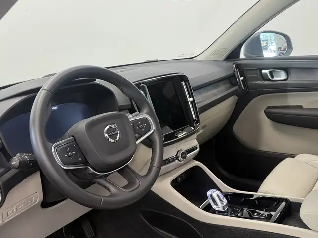Volvo XC40 view 6