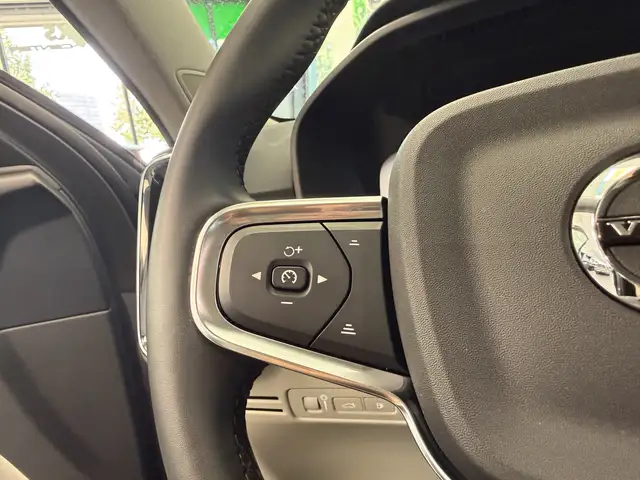Volvo XC40 view 9
