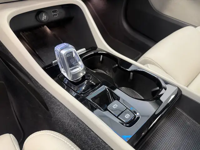 Volvo XC40 view 13