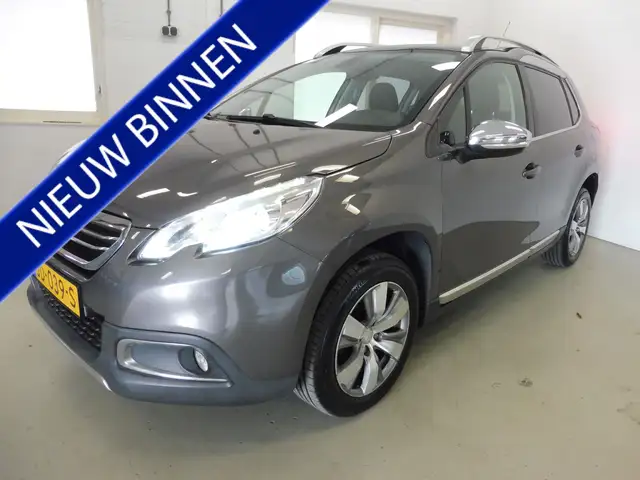 Peugeot 2008 1.2 PureTech Blue Lease Executive Trekhaak | Pano