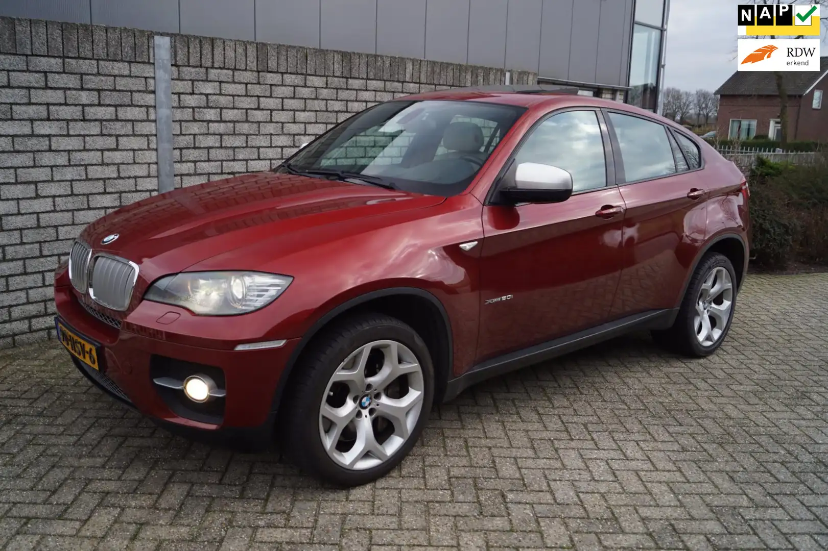 BMW X6 XDrive50i High Executive Autom Leder Stoel A Bank Червоний - 1