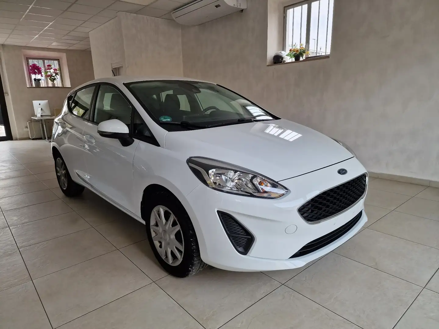 Ford Fiesta Active 1.5 tdci 85cv Weiß - 2