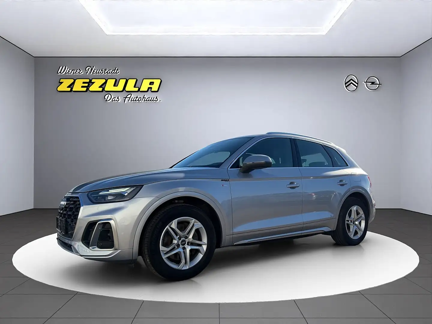 Audi Q5 50 TFSI e PHEV quattro S-line Silber - 1