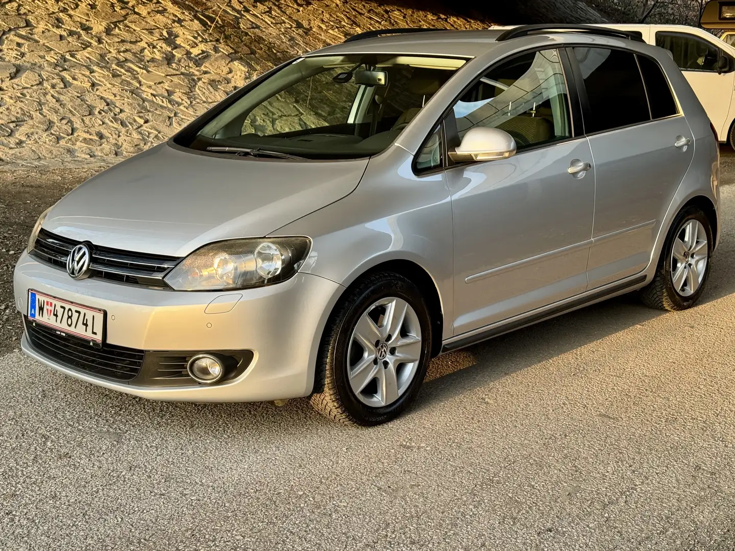 Volkswagen Golf Plus 1,4 TSI aus 1.Besitz VW Servicegepflegt Silber - 1