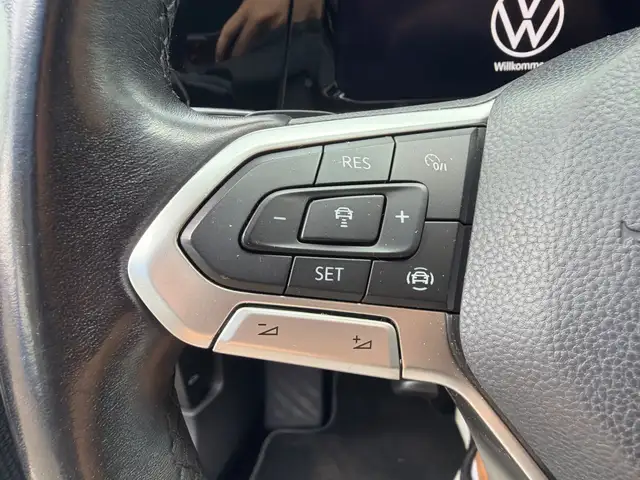 Volkswagen Golf view 12