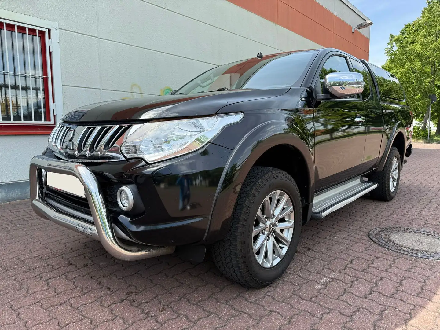Mitsubishi L200 Plus Club Cab 4WD Klimaaut. AHK TÜV neu Negro - 2