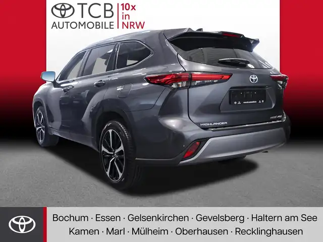 Toyota Highlander view 2