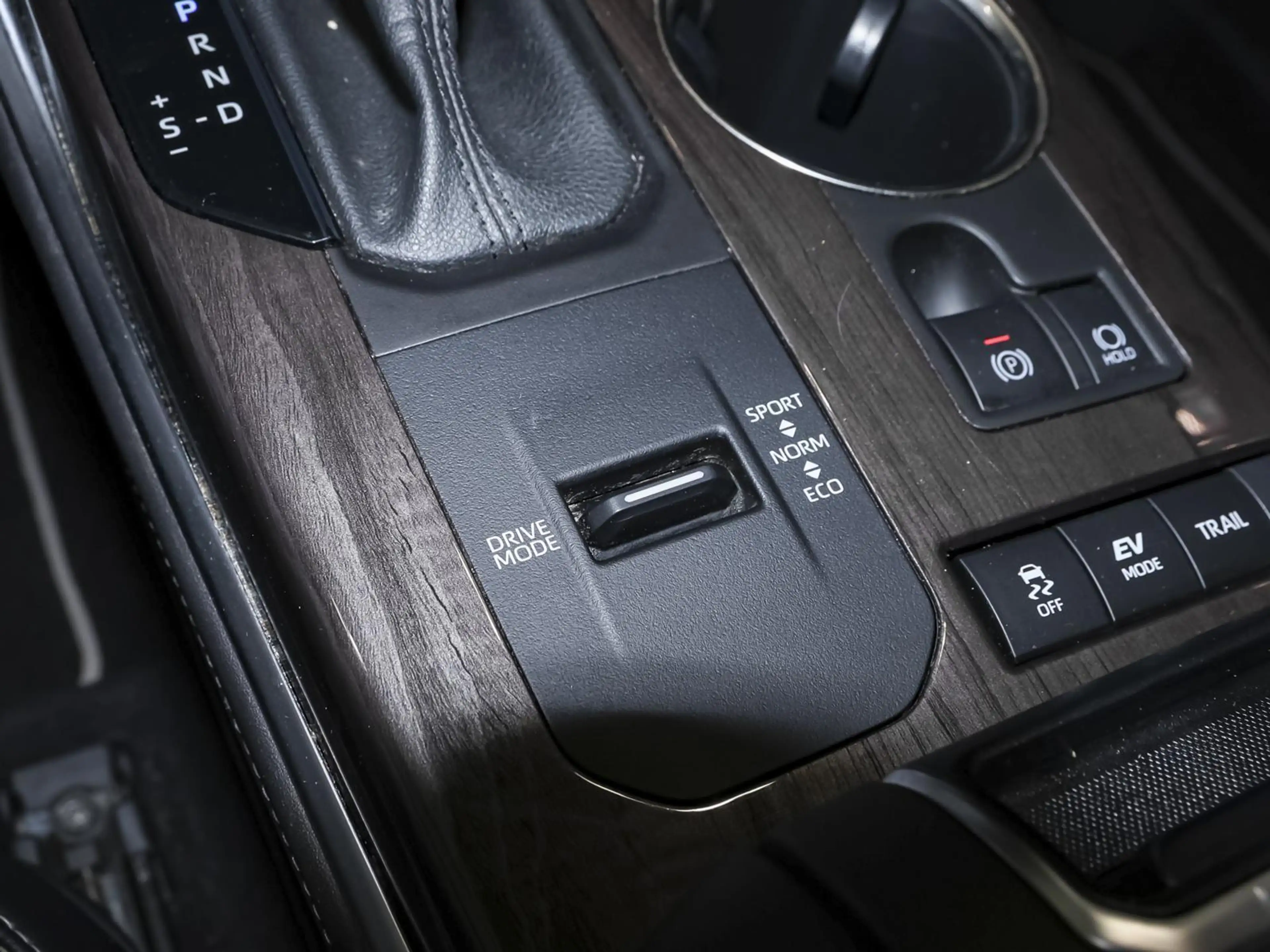 Toyota Highlander 2.5 Hybrid Luxury PANO SHZ PDC KLIMA — photo 12