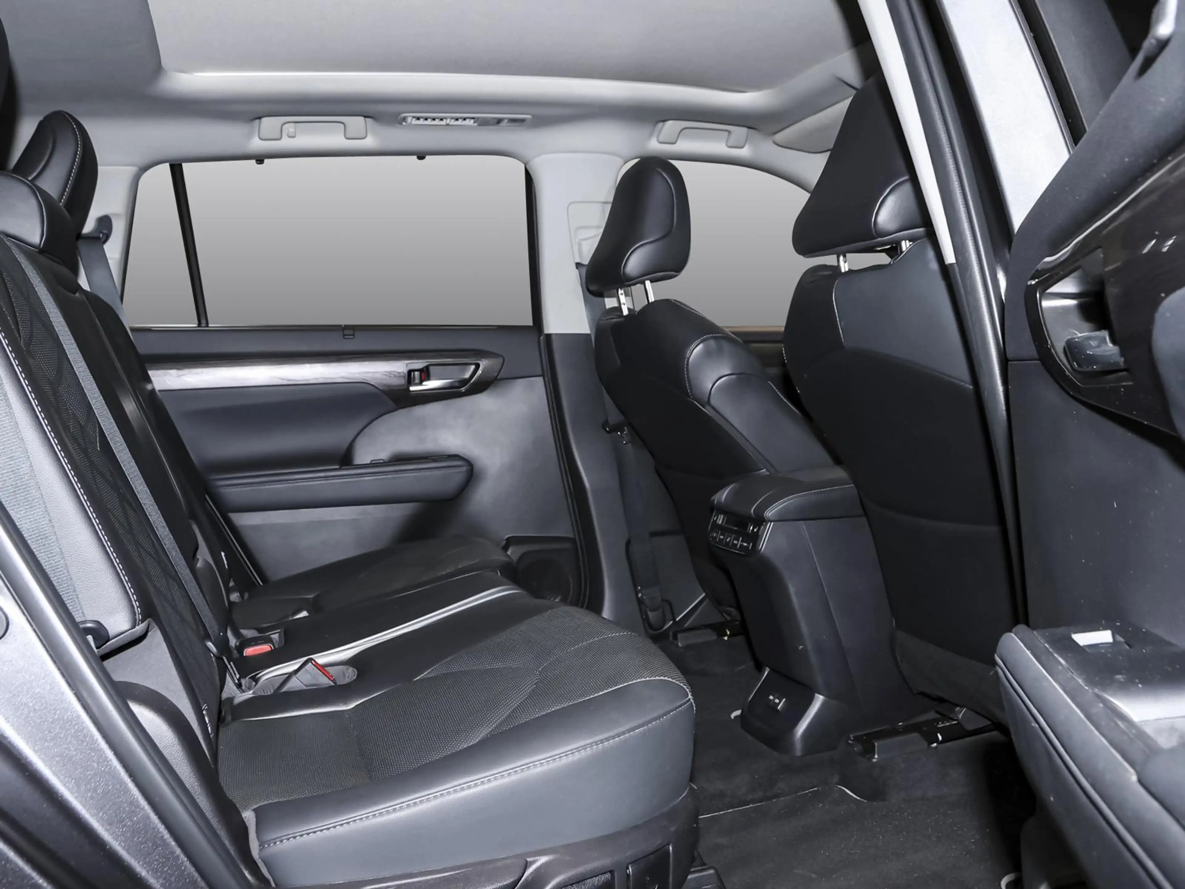 Toyota Highlander 2.5 Hybrid Luxury PANO SHZ PDC KLIMA — photo 7