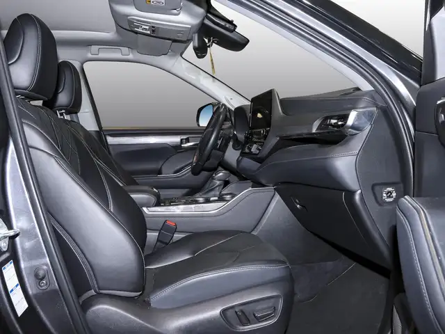 Toyota Highlander view 6