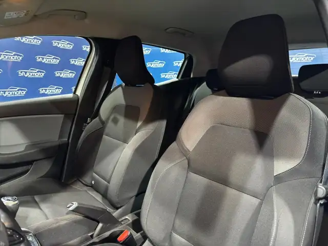 Renault Clio view 2
