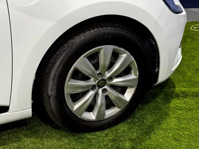 Renault Clio view 9