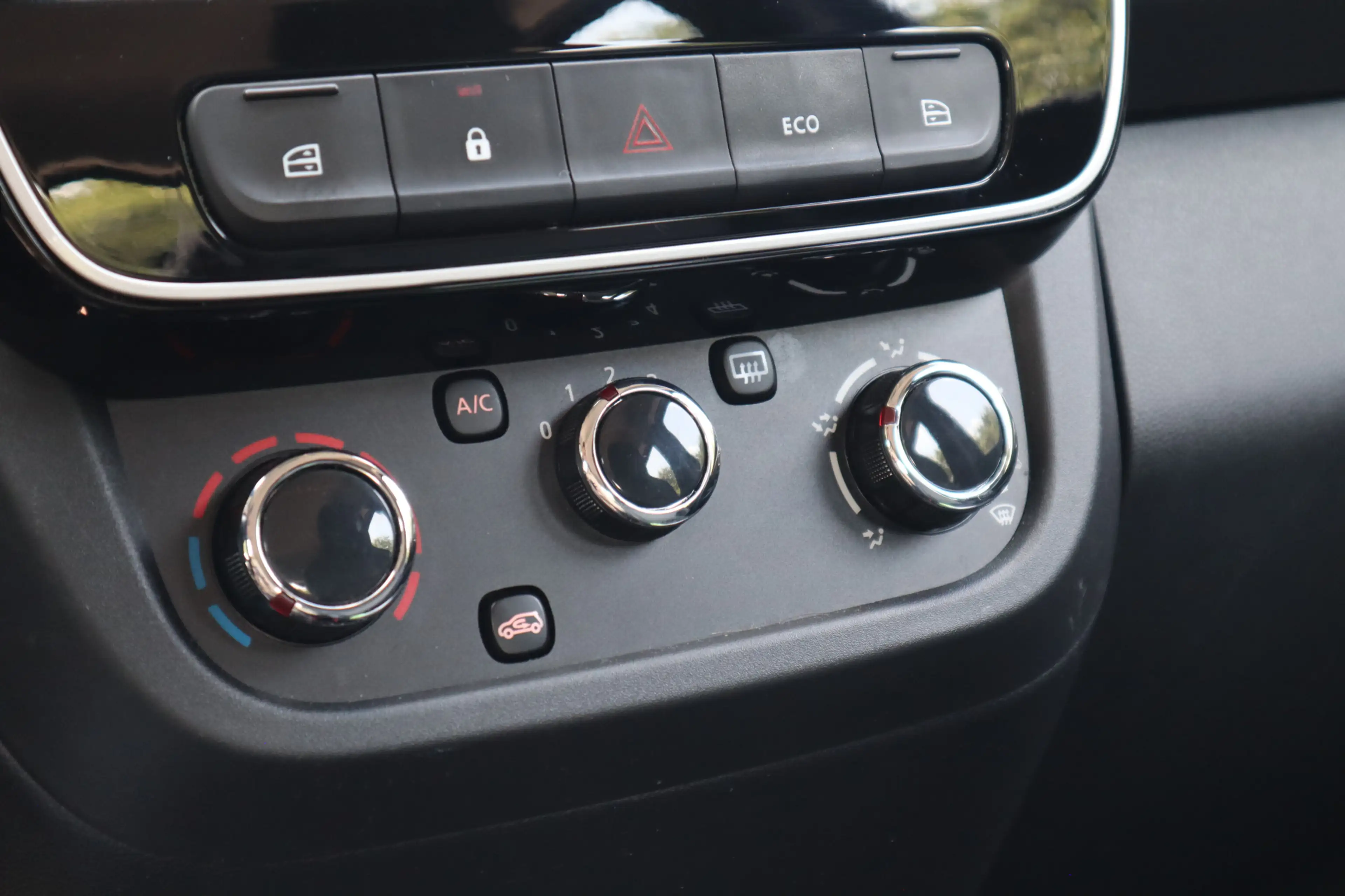 Dacia Spring Expression 27 kWh | Carplay | Camera | Lederen bek — photo 12