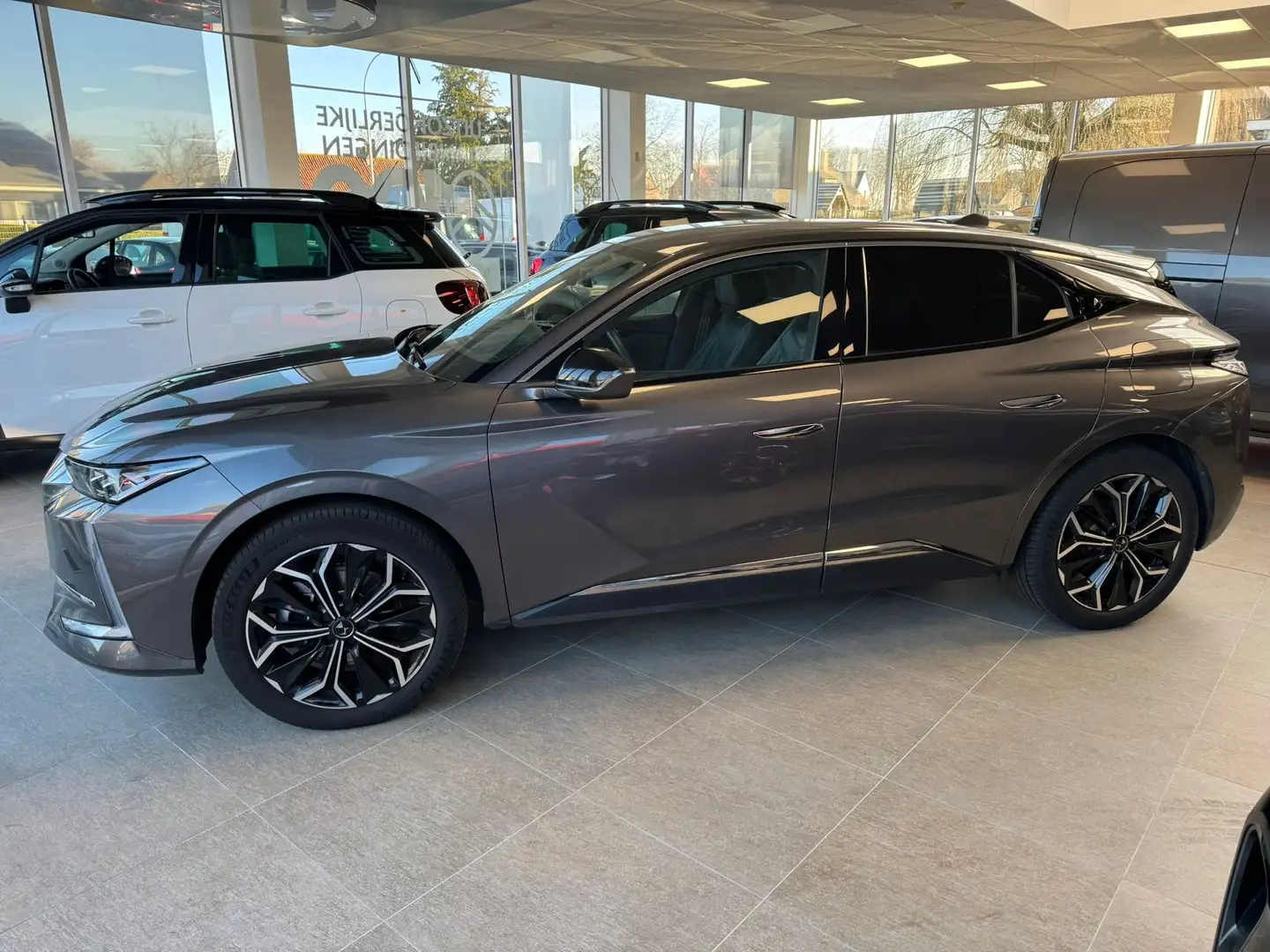 DS Automobiles DS 4 1.6 E-TENSE PHEV Rivoli (EU6.4) (165 kW) Gris - 1