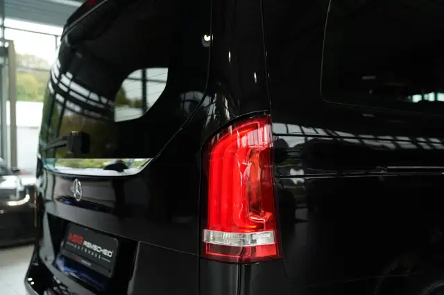 Mercedes-Benz V-Class view 13