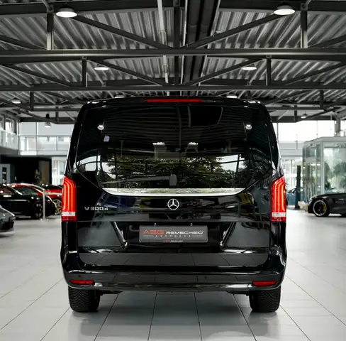 Mercedes-Benz V-Class view 8