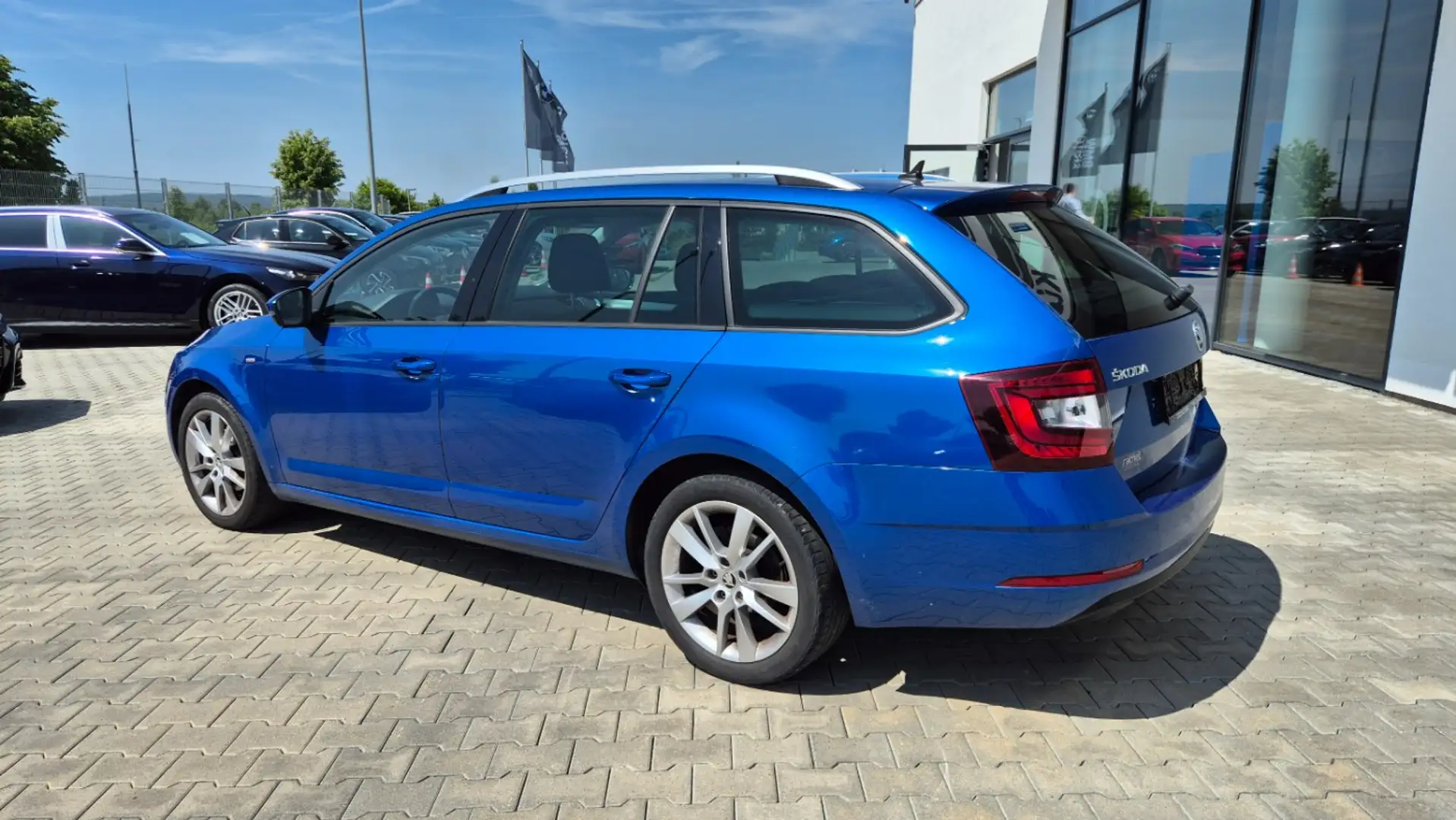 Skoda Octavia Combi 1.6 TDI Ambition PDC 1. Hand Синий - 2