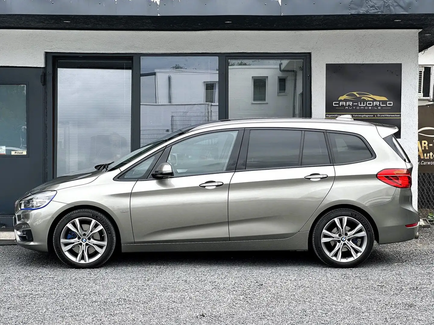 BMW 220 i Luxury Line Pano Navi Scheckheft 2.HD Zilver - 2