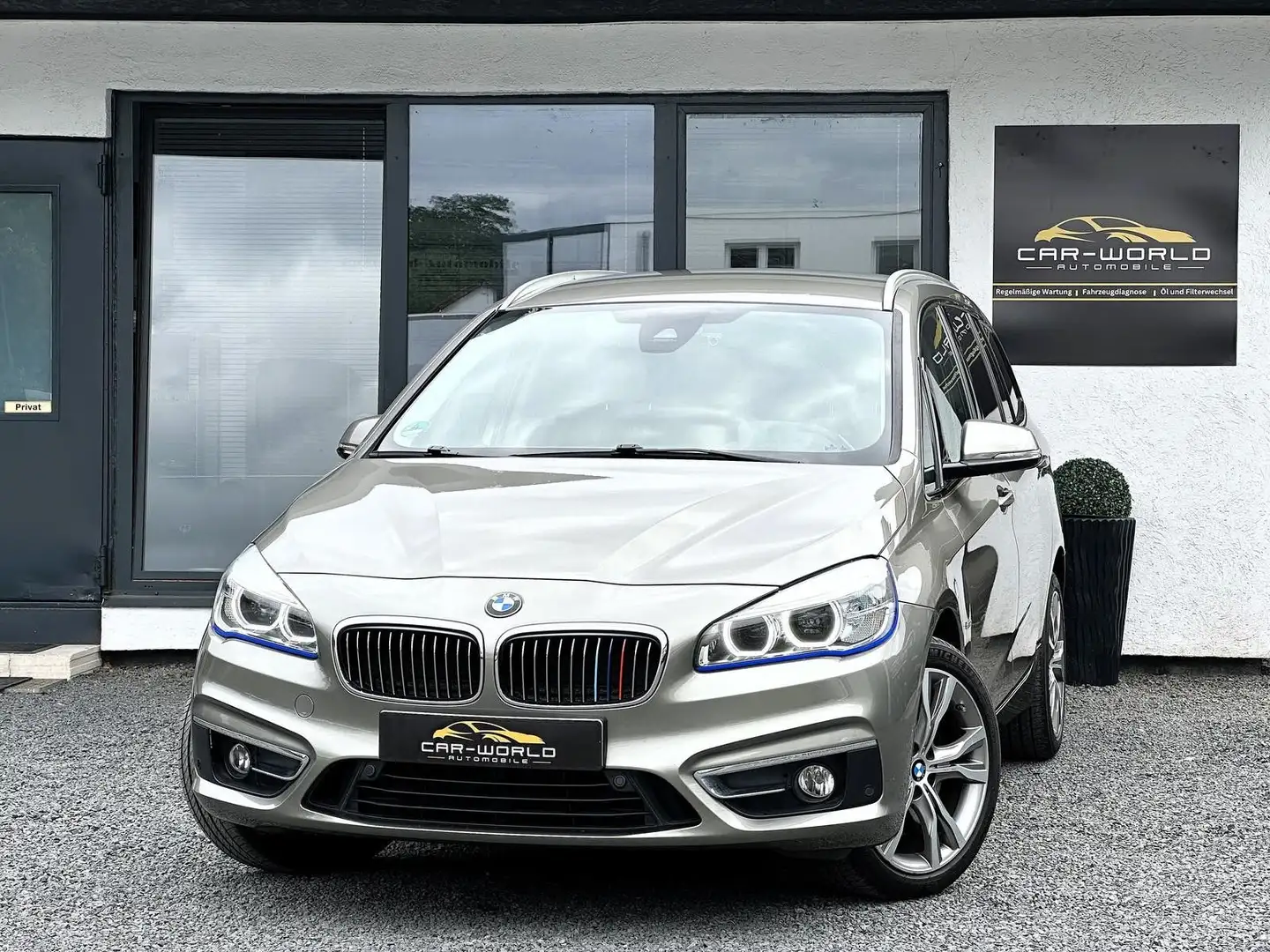 BMW 220 i Luxury Line Pano Navi Scheckheft 2.HD Zilver - 1