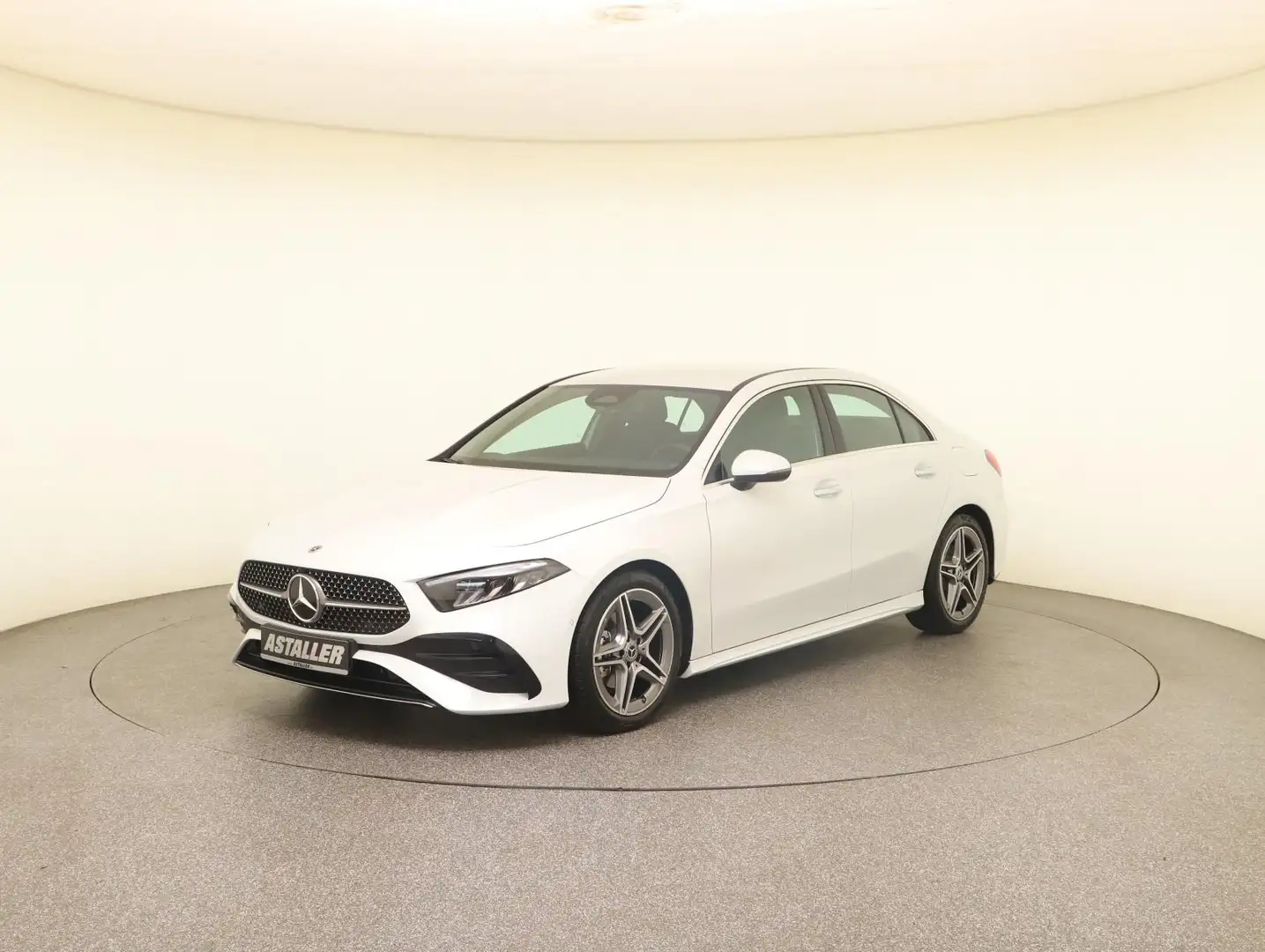 Mercedes-Benz A 200 Limousine AMG Line LED+Winterp+AdvancePlus Blanc - 2