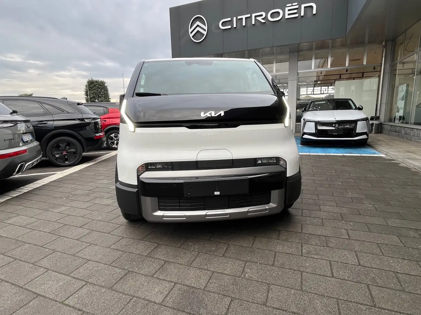 Kia PV5 Cargo VAN Elettrico 120cv 71kWh BUSINESS ProntaConsegna Weiß - 1