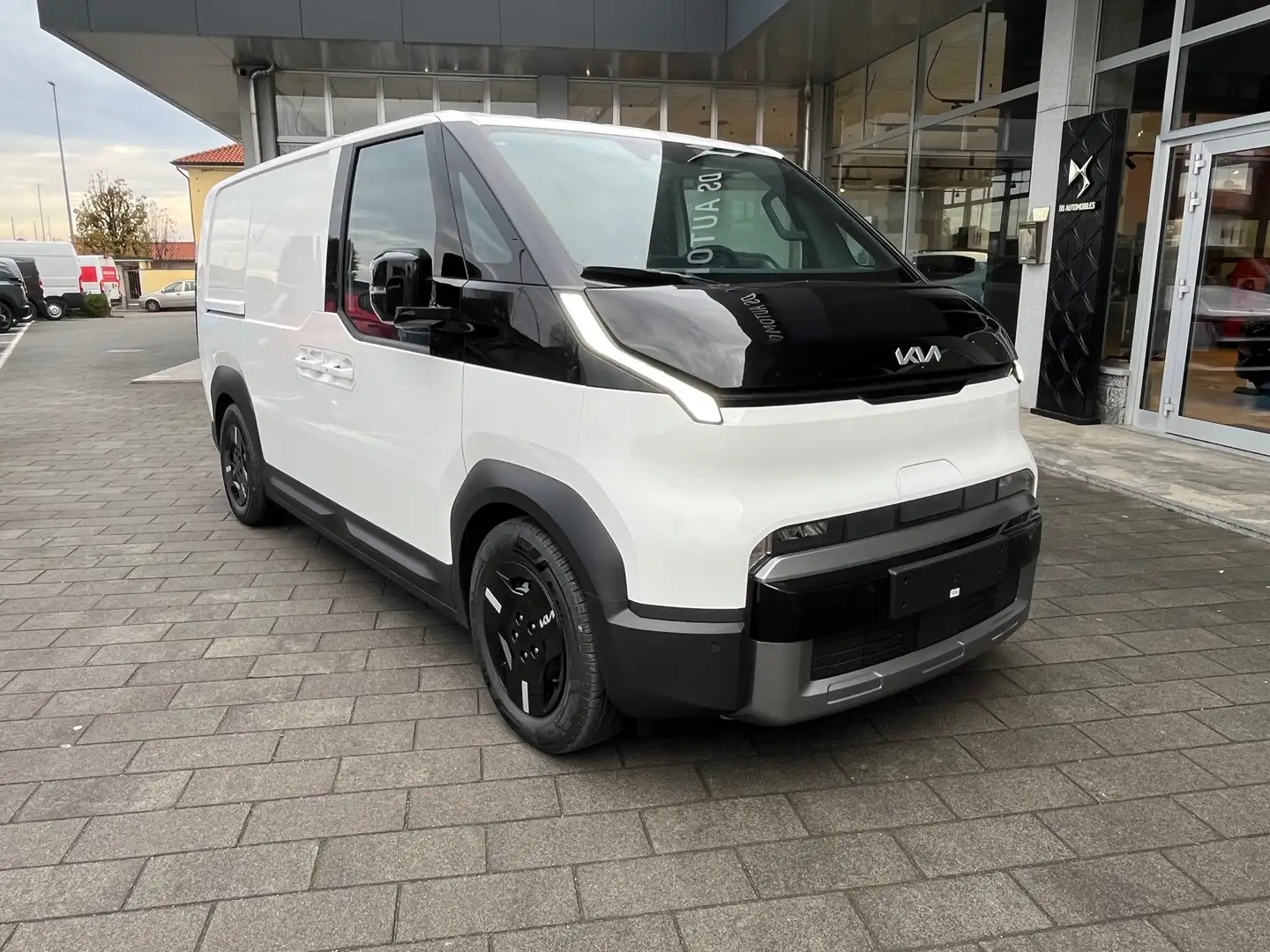Kia PV5 Cargo VAN Elettrico 120cv 71kWh BUSINESS ProntaConsegna Weiß - 2