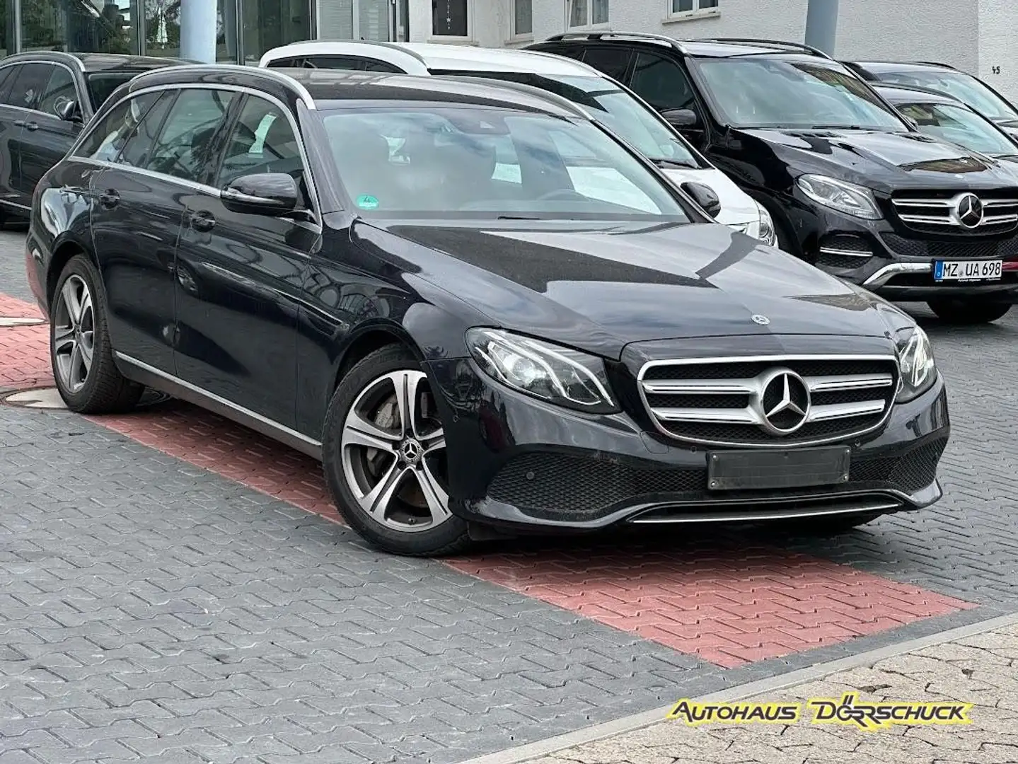 Mercedes-Benz E 400 E400d 4MATIC 9G LED AHK COMAND Schwarz - 2