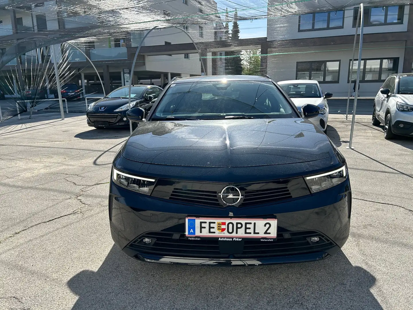 Opel Astra ST 1,2 Turbo Edition Schwarz - 2