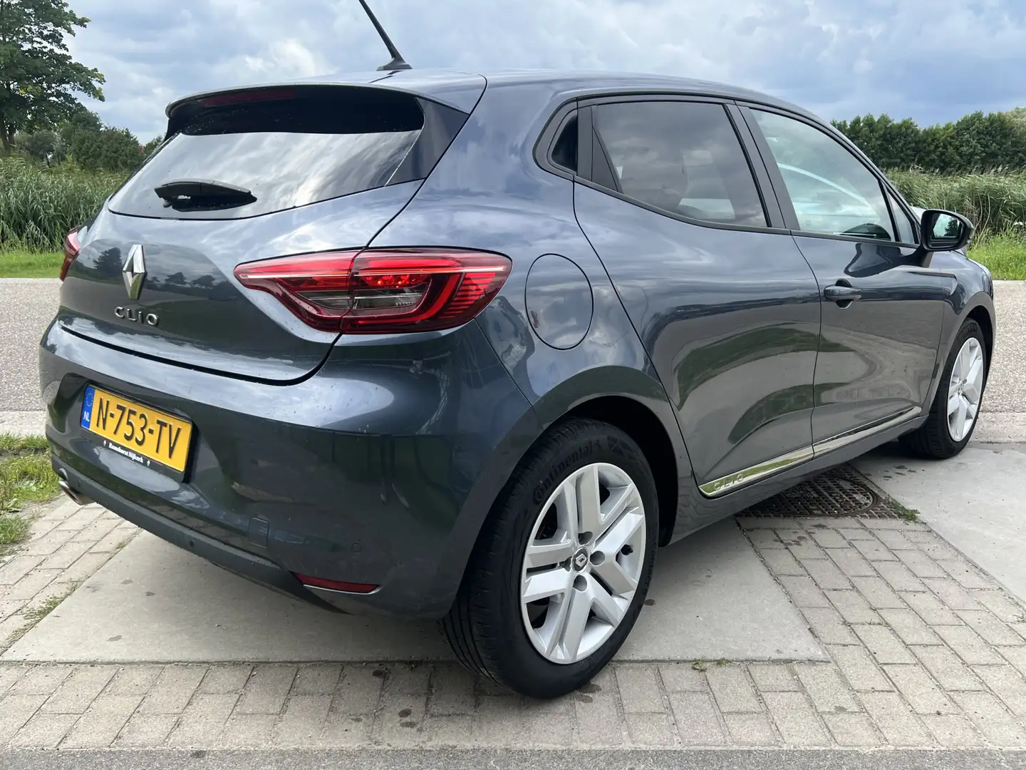Renault Clio 1.0 TCe / Dealer onderhouden / Keyless / Cruise / Grau - 2