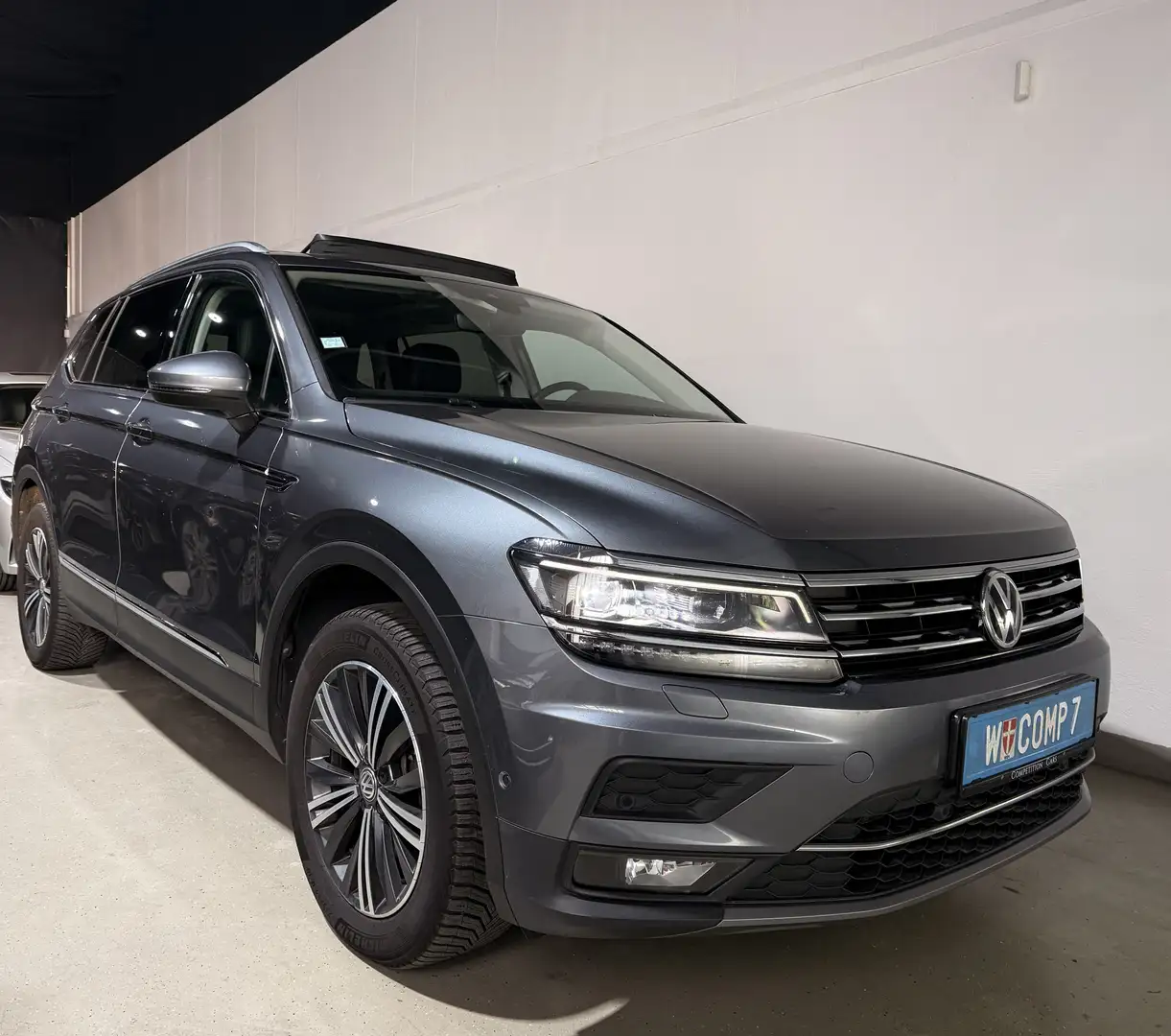 Volkswagen Tiguan Allspace Tiguan 2,0 TDI** 7- SITZER, PANORAMA, CARAT** Grau - 1