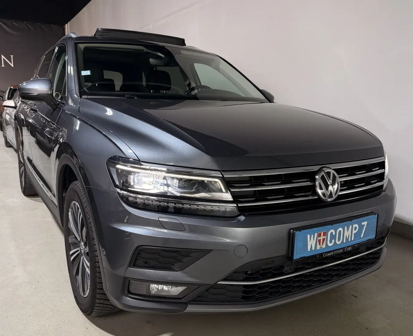 Volkswagen Tiguan Allspace Tiguan 2,0 TDI** 7- SITZER, PANORAMA, CARAT** Grau - 2