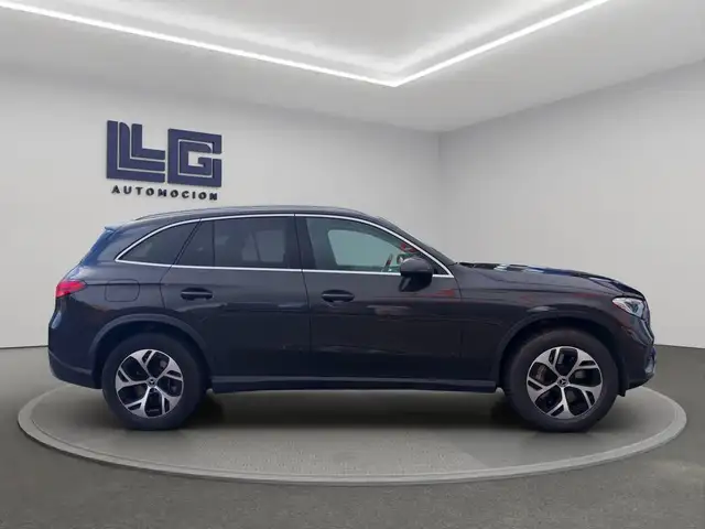 Mercedes-Benz GLC view 4