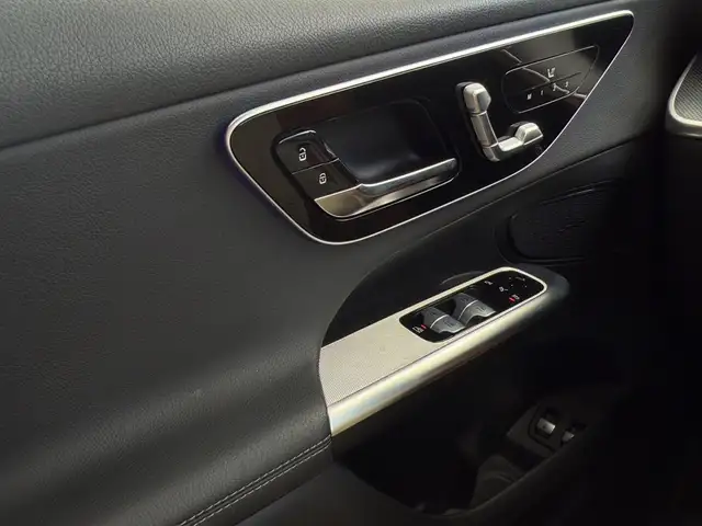 Mercedes-Benz GLC view 13