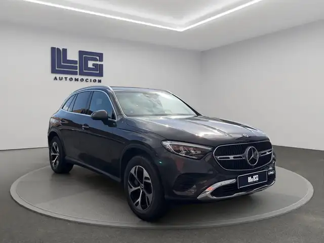 Mercedes-Benz GLC view 3