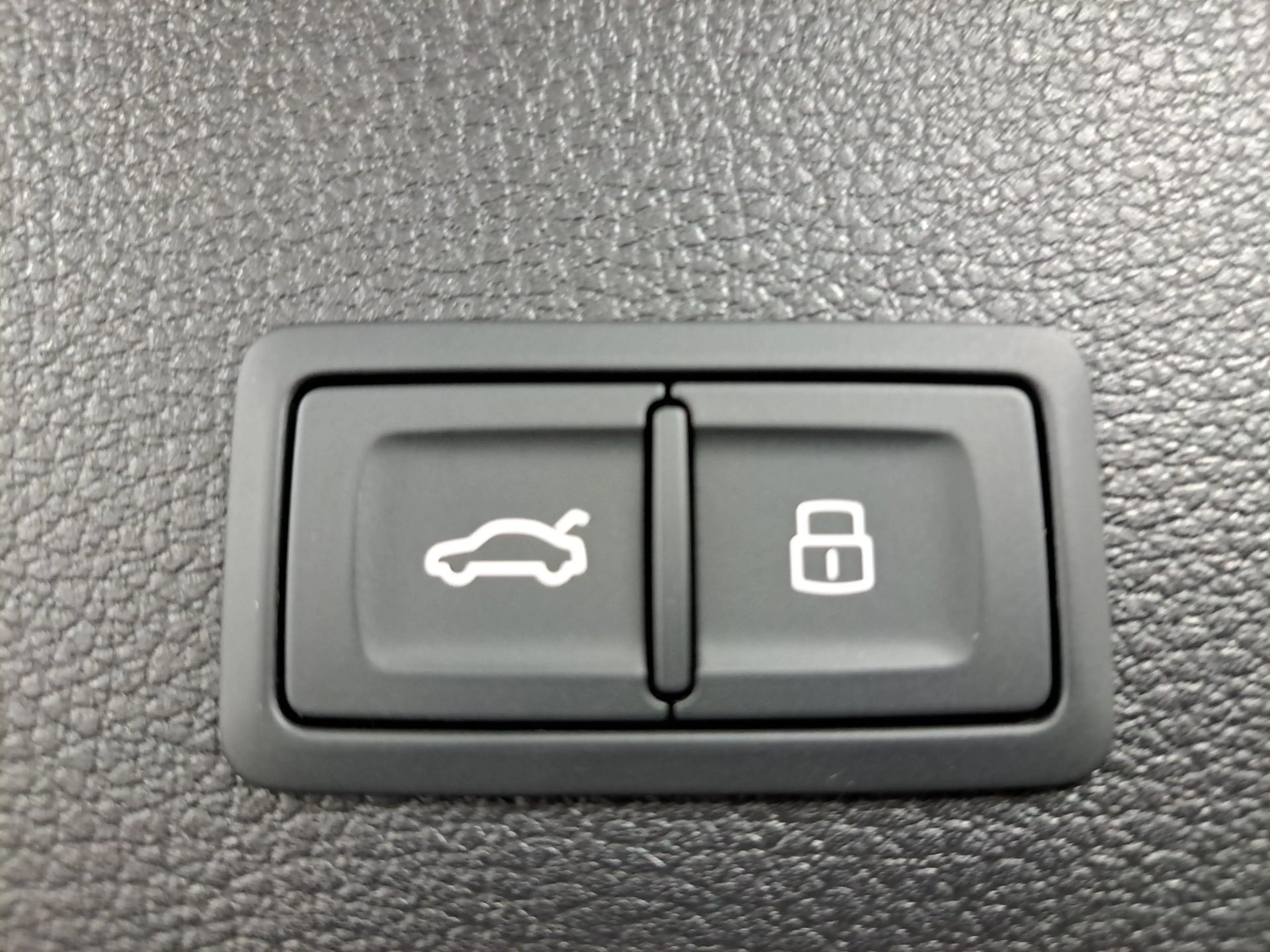 Audi SQ2 TFSI quattro S tronic NAVI RFK PANO ACC — photo 8