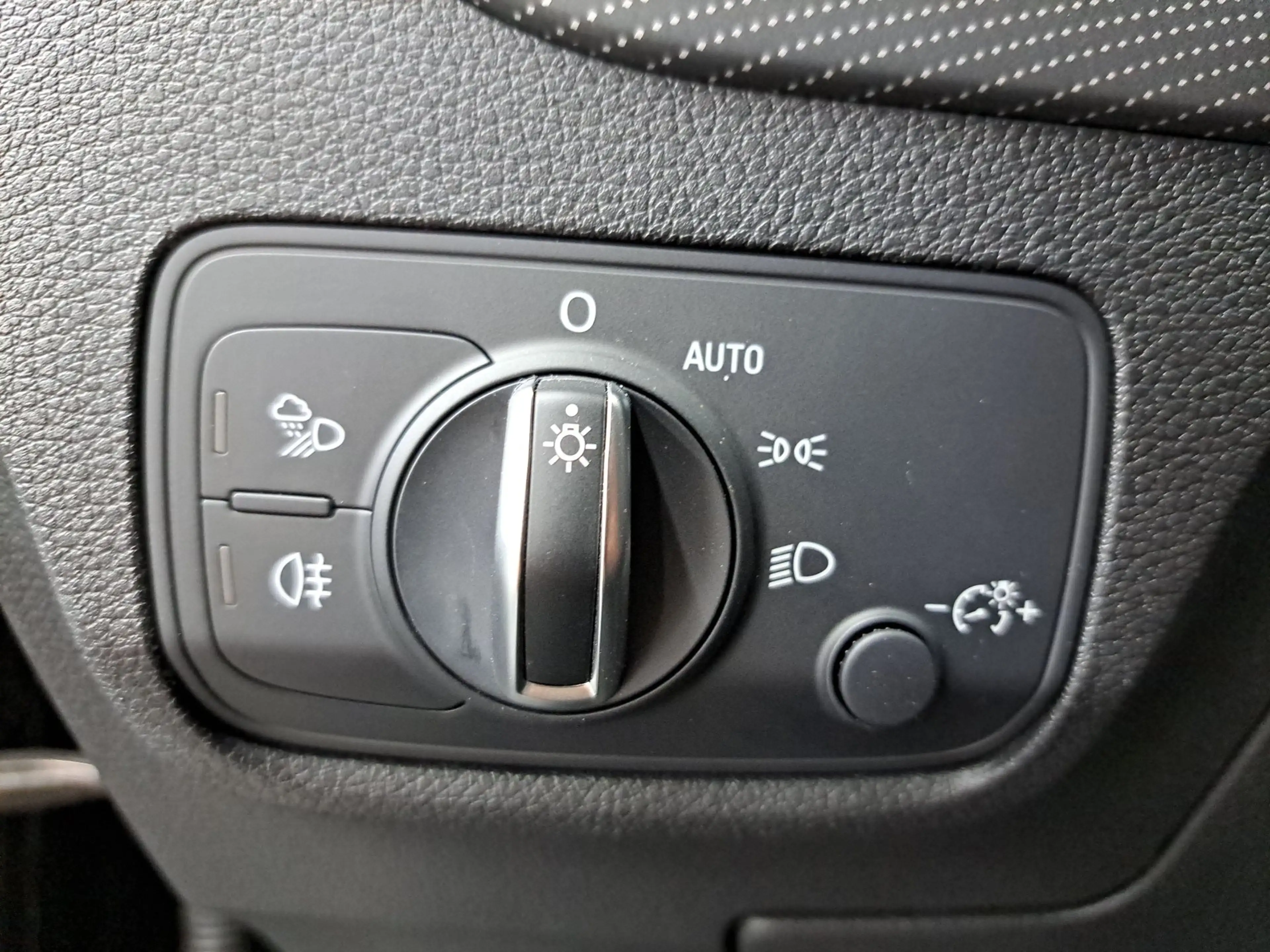 Audi SQ2 TFSI quattro S tronic NAVI RFK PANO ACC — photo 23