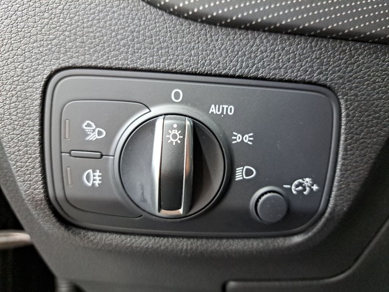 Audi SQ2 TFSI quattro S tronic NAVI RFK PANO ACC — photo 10