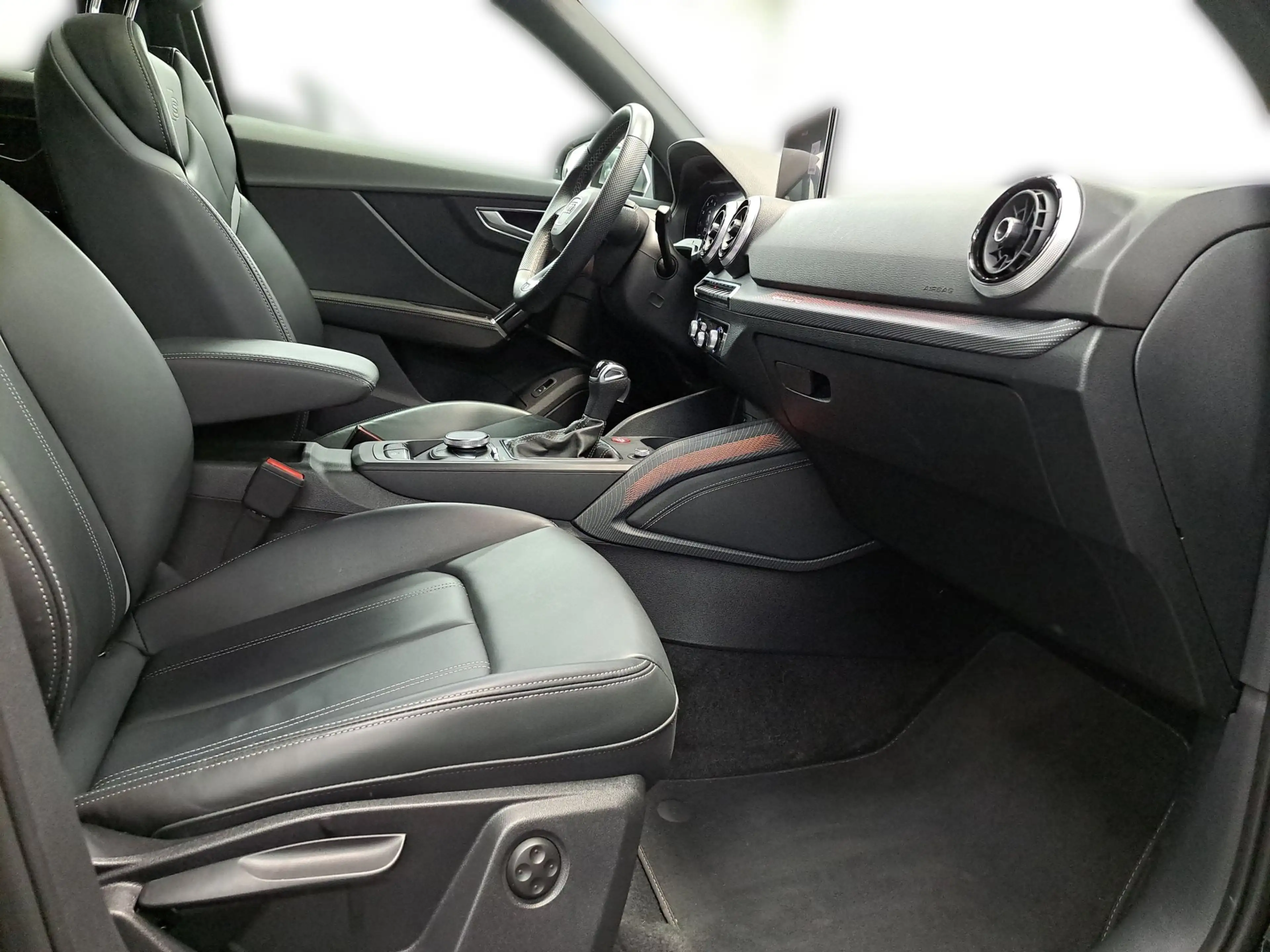 Audi SQ2 TFSI quattro S tronic NAVI RFK PANO ACC — photo 18